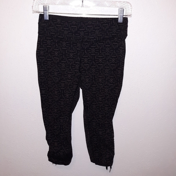 🌟 Lucy Hatha collection workout capris size small - Picture 1 of 5